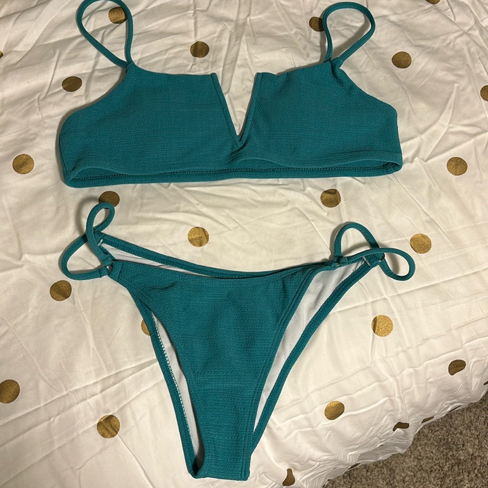 Green 2-piece bathing suit